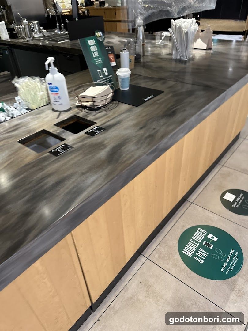 Starbucks Coffee - Osaka Takashimaya B1 West Zone