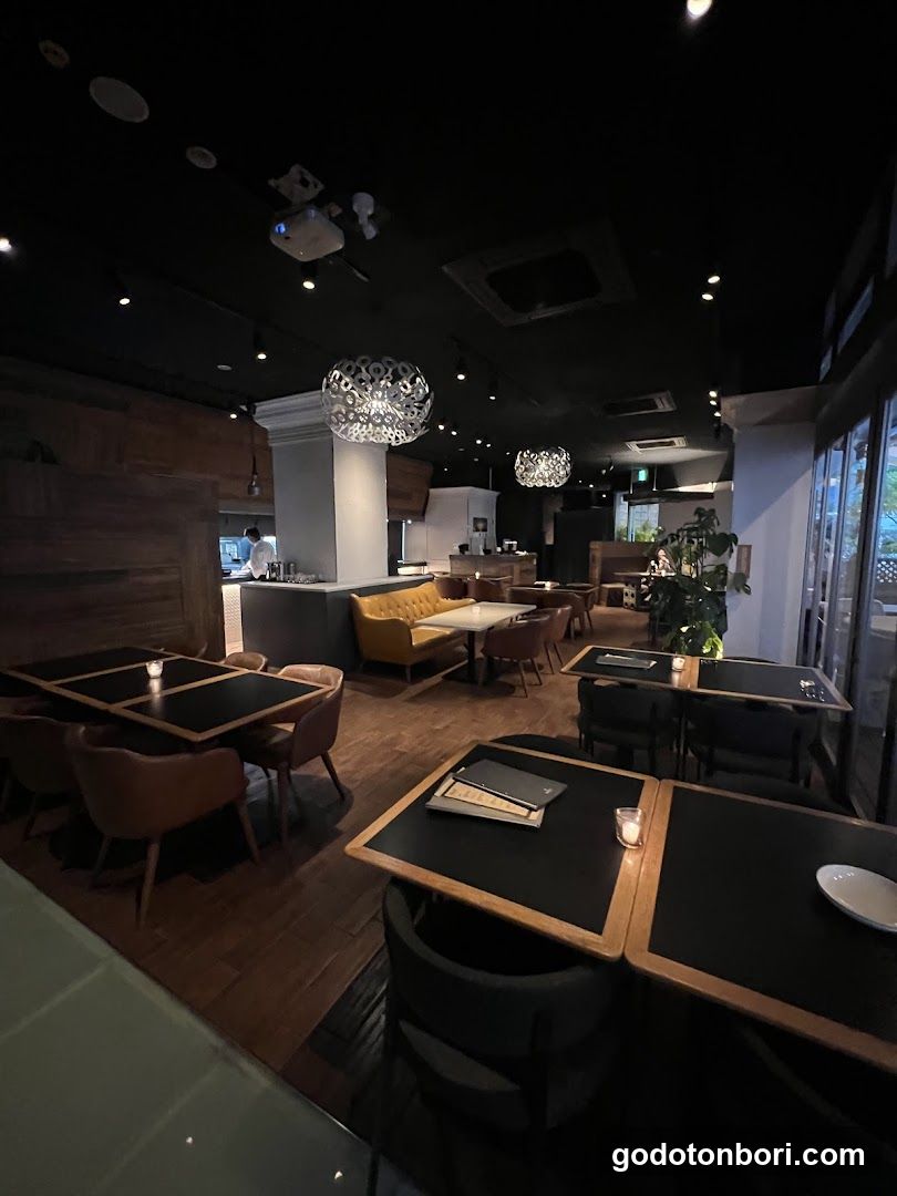 Restaurant & Salon Bar BARKT
