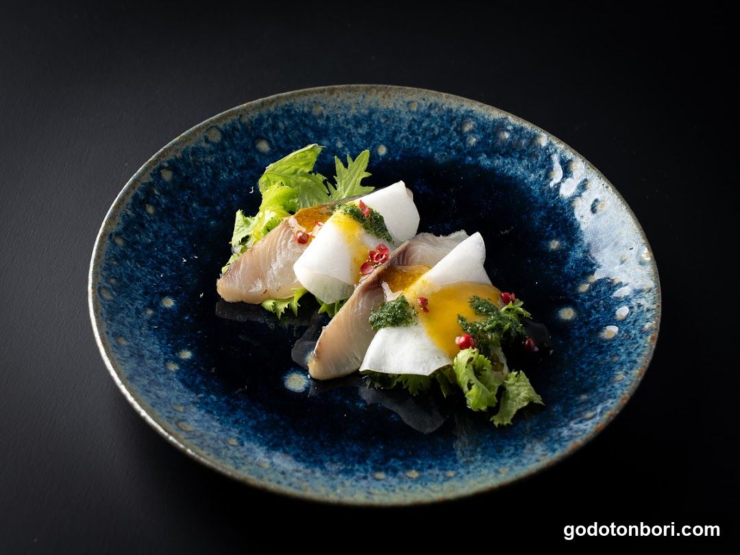Sashimi Platter with Sauce and Garnish