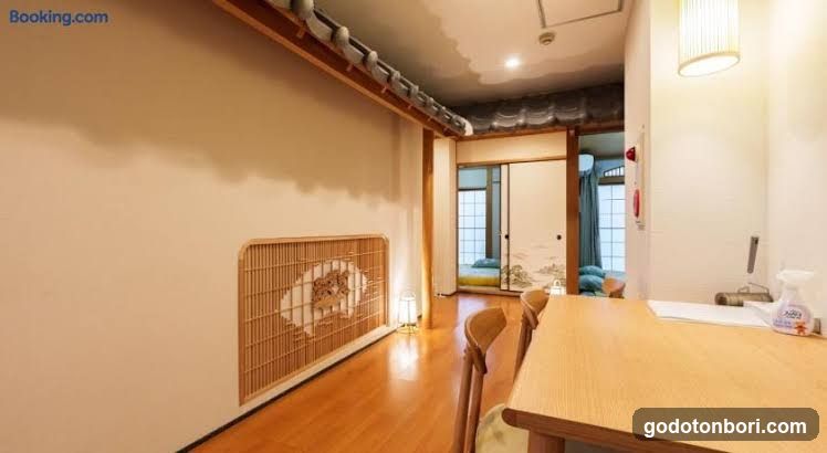 Just a short walk 心斎橋 Glico Sign 1min 道頓堀30-second 黒門市場 難波駅 Dotonbori Guesthouse 松の阁