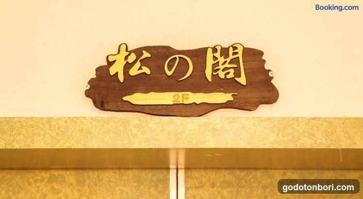 Just a short walk 心斎橋 Glico Sign 1min 道頓堀30-second 黒門市場 難波駅 Dotonbori Guesthouse 松の阁