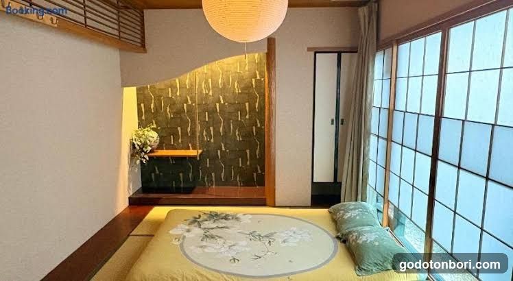 Just a short walk 心斎橋 Glico Sign 1min 道頓堀30-second 黒門市場 難波駅 Dotonbori Guesthouse 松の阁