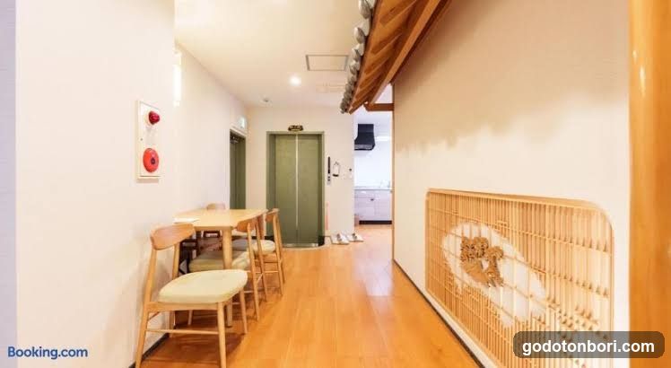 Just a short walk 心斎橋 Glico Sign 1min 道頓堀30-second 黒門市場 難波駅 Dotonbori Guesthouse 松の阁