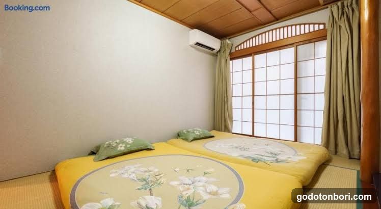 Just a short walk 心斎橋 Glico Sign 1min 道頓堀30-second 黒門市場 難波駅 Dotonbori Guesthouse 松の阁
