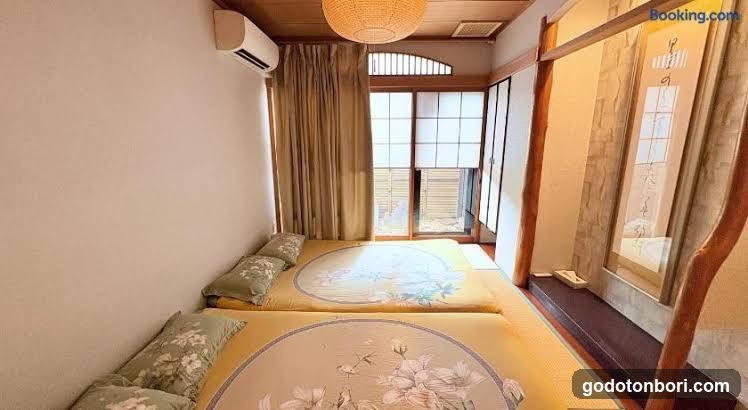 Just a short walk 心斎橋 Glico Sign 1min 道頓堀30-second 黒門市場 難波駅 Dotonbori Guesthouse 松の阁