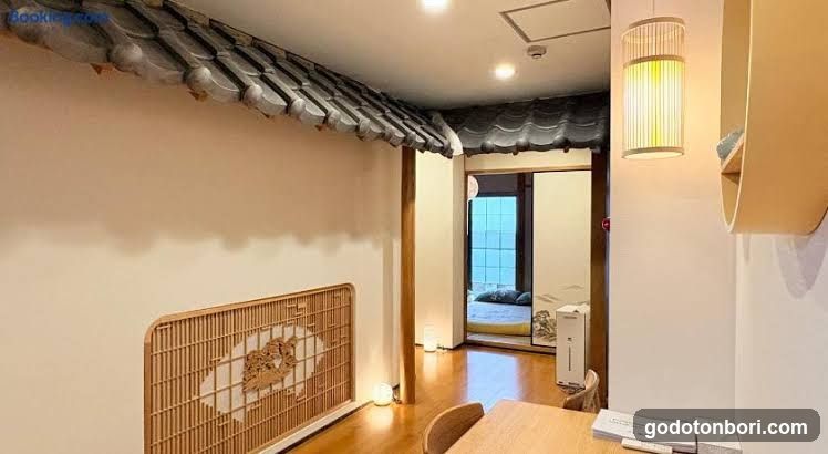 Just a short walk 心斎橋 Glico Sign 1min 道頓堀30-second 黒門市場 難波駅 Dotonbori Guesthouse 松の阁