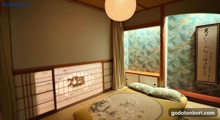 Just a short walk 心斎橋 Glico Sign 1min 道頓堀30-second 黒門市場 難波駅 Dotonbori Guesthouse 松の阁