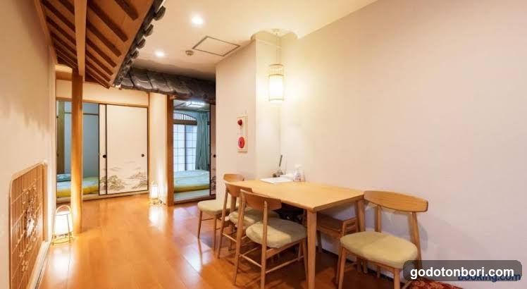 Just a short walk 心斎橋 Glico Sign 1min 道頓堀30-second 黒門市場 難波駅 Dotonbori Guesthouse 松の阁
