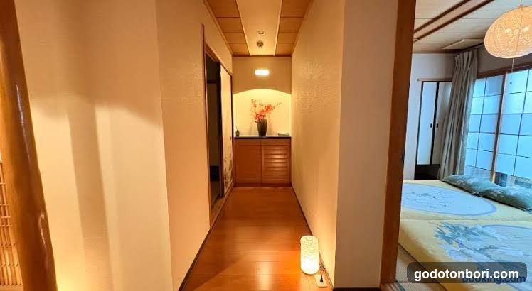 Just a short walk 心斎橋 Glico Sign 1min 道頓堀30-second 黒門市場 難波駅 Dotonbori Guesthouse 松の阁