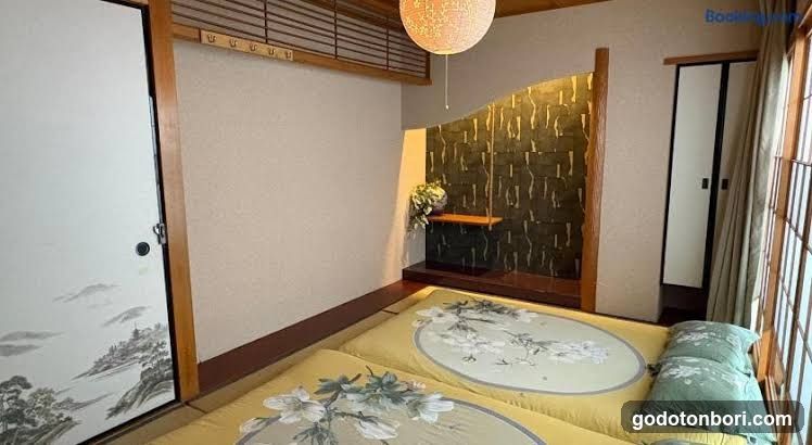Just a short walk 心斎橋 Glico Sign 1min 道頓堀30-second 黒門市場 難波駅 Dotonbori Guesthouse 松の阁