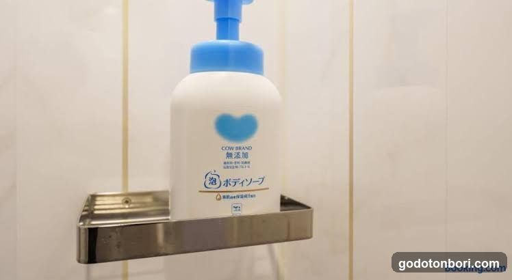 Just a short walk 心斎橋 Glico Sign 1min 道頓堀30-second 黒門市場 難波駅 Dotonbori Guesthouse 松の阁