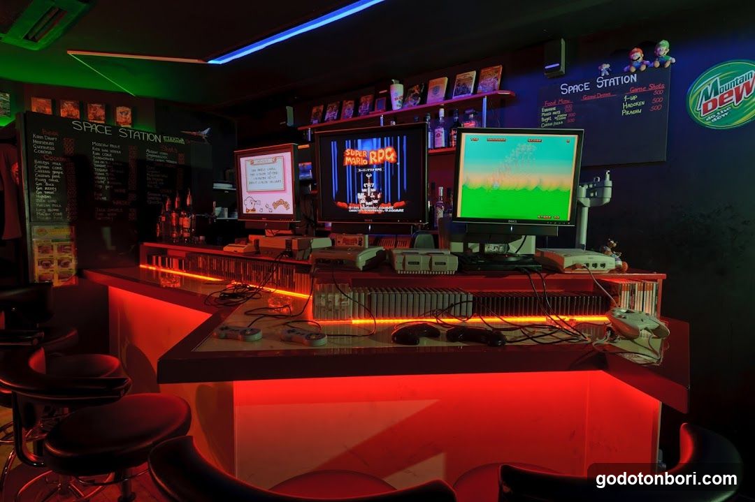 PC and Retro Bar Space Station