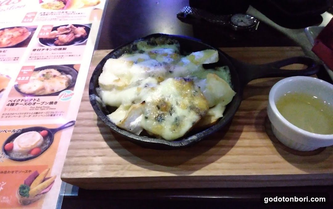 Darts＆Sports Bar ｜Three Monkeys Cafe Namba Dotonbori