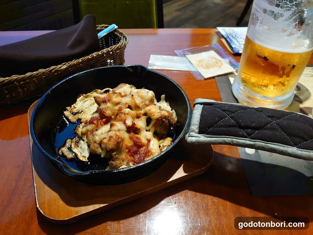 Darts＆Sports Bar ｜Three Monkeys Cafe Namba Dotonbori