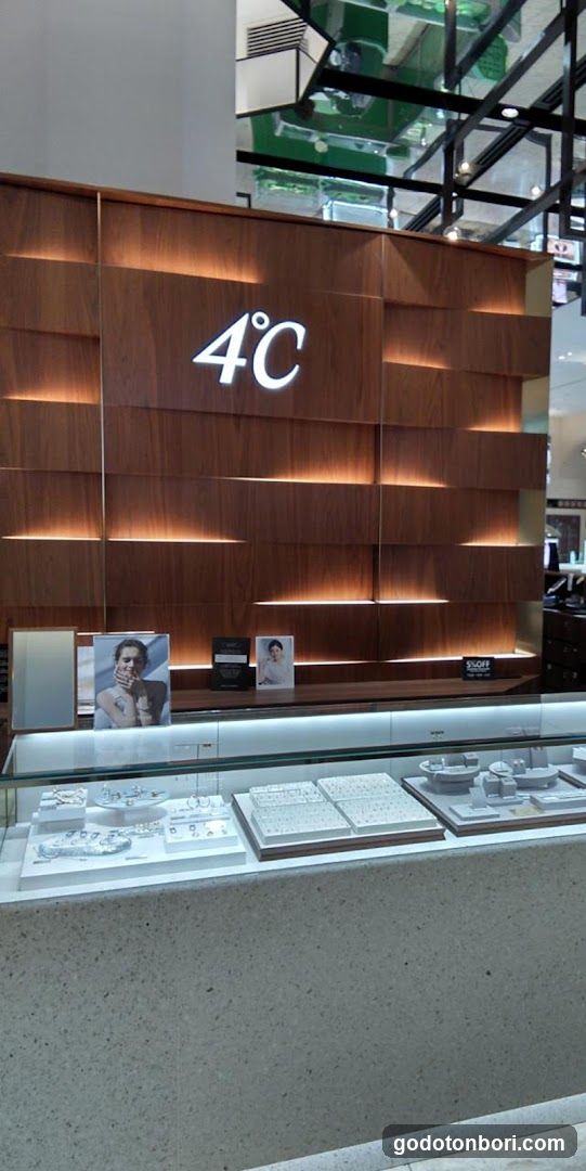4℃ Daimaru Shinsaibashi Store
