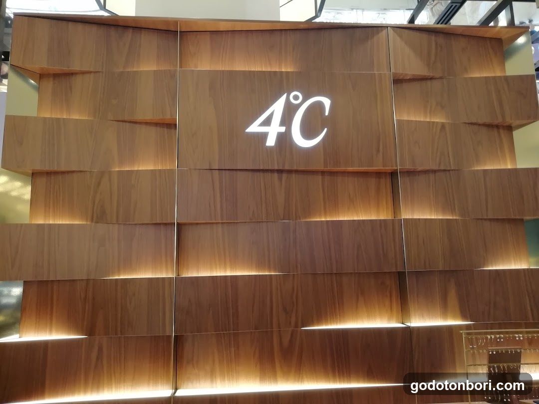 4℃ Daimaru Shinsaibashi Store
