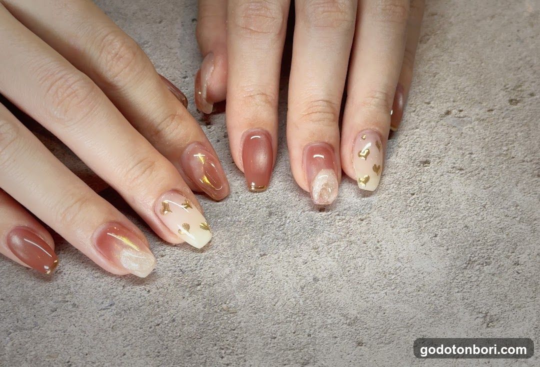 7.Nail Salon