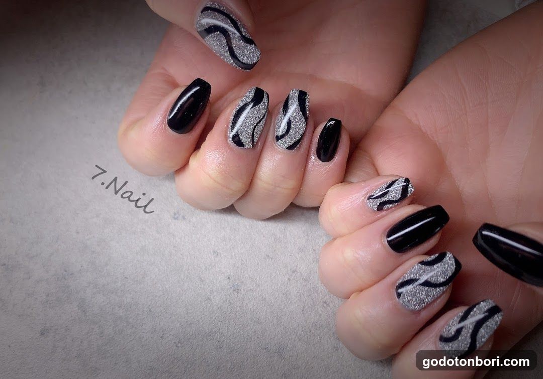7.Nail Salon