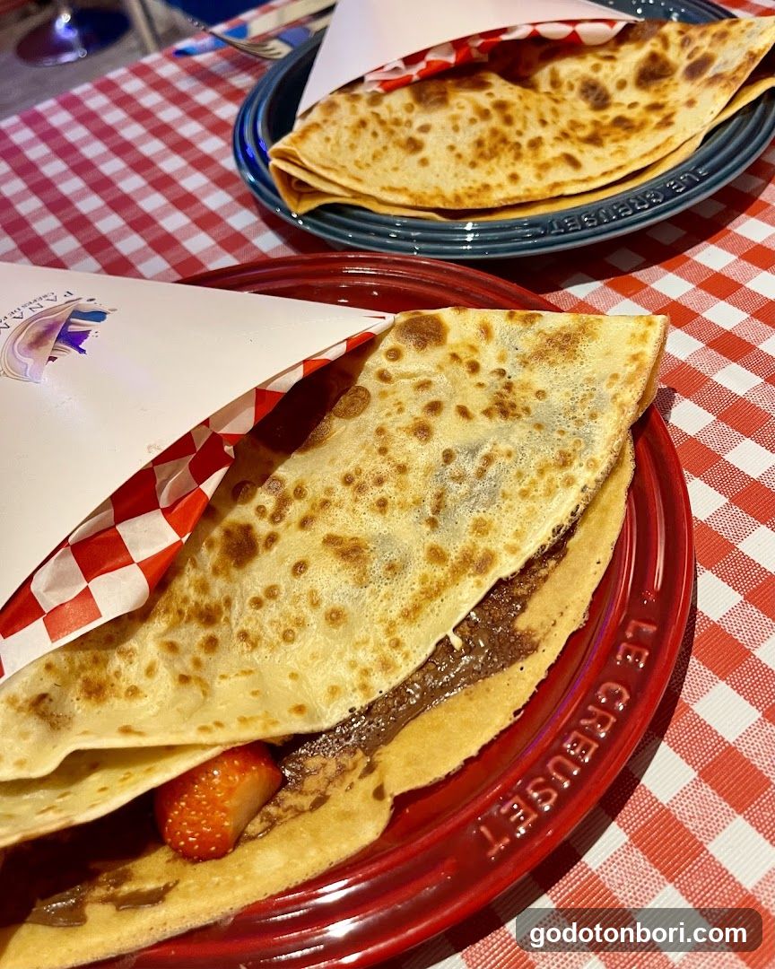 Crepes with Nutella and Strawberry