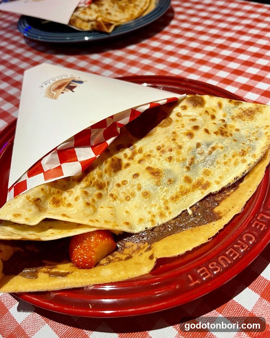 Crepe with Nutella and Strawberry