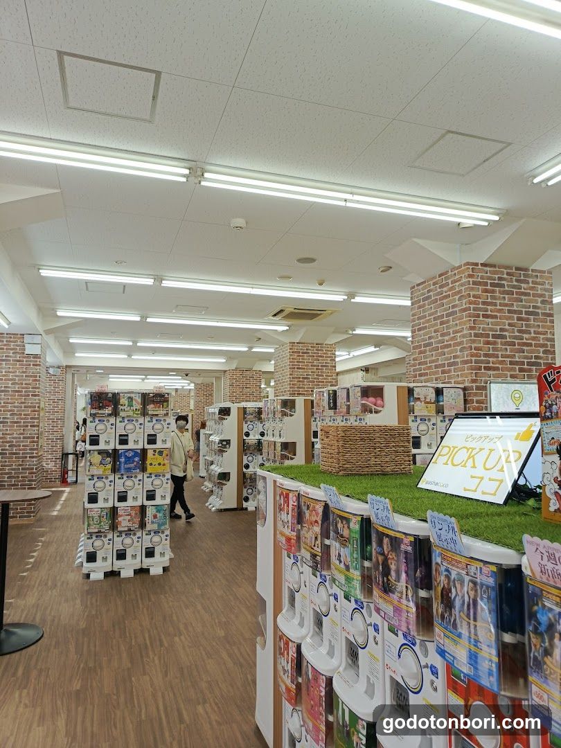 gashacoco Namba Ebisu Bashi-Suji (Capsule Toy Store)
