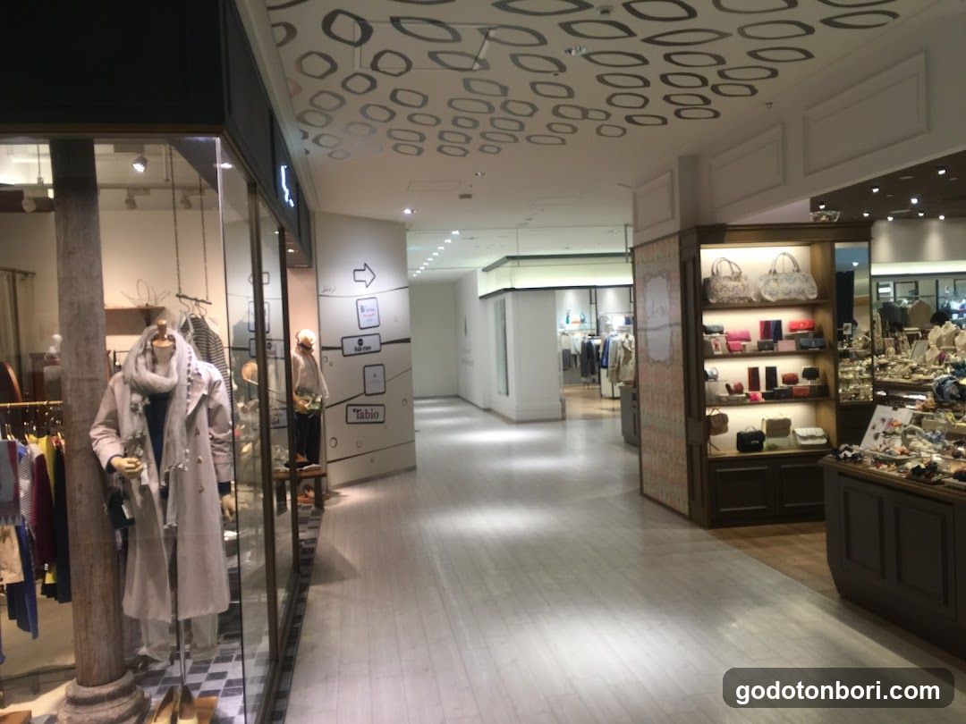 UNITED ARROWS SHINSAIBASHI
