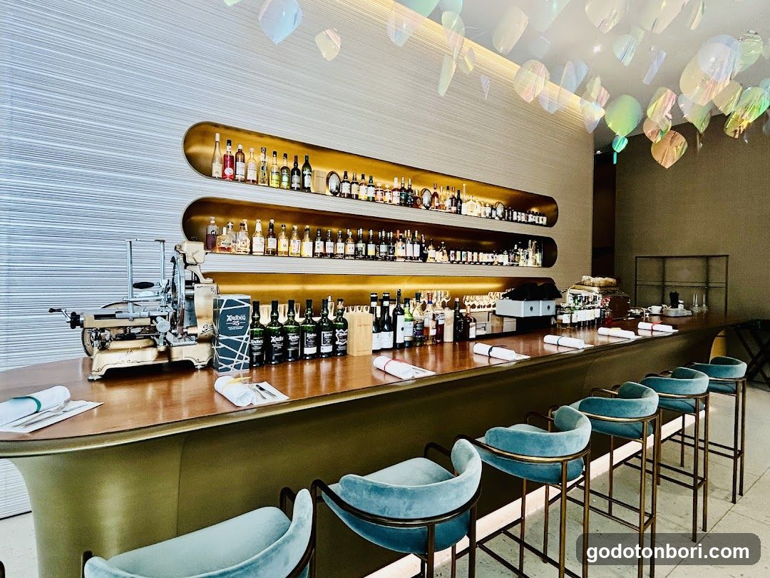 LE CAFE V