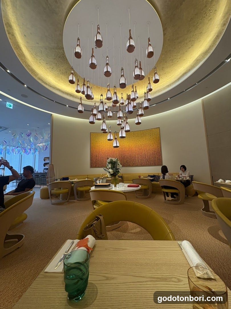 LE CAFE V