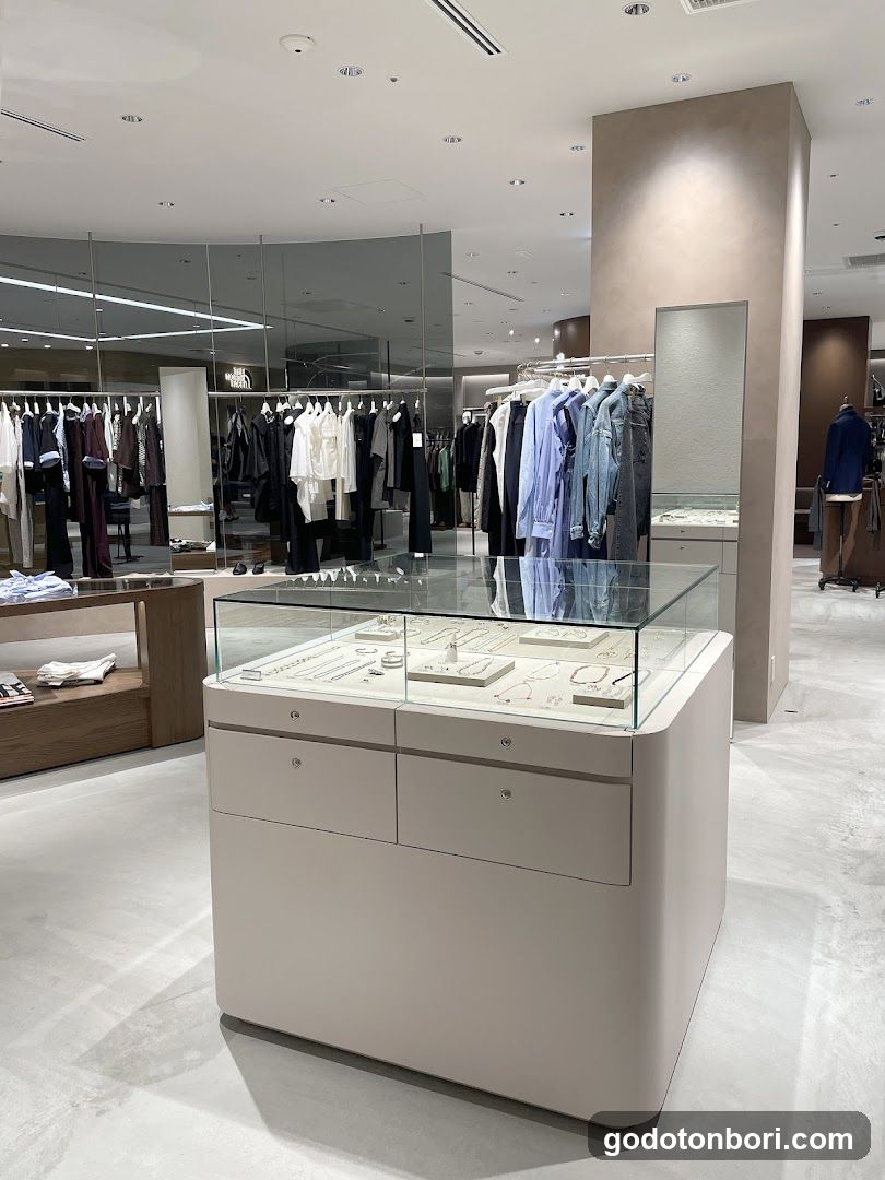 UNITED ARROWS SHINSAIBASHI