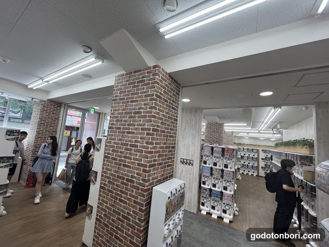 gashacoco Namba Ebisu Bashi-Suji (Capsule Toy Store)