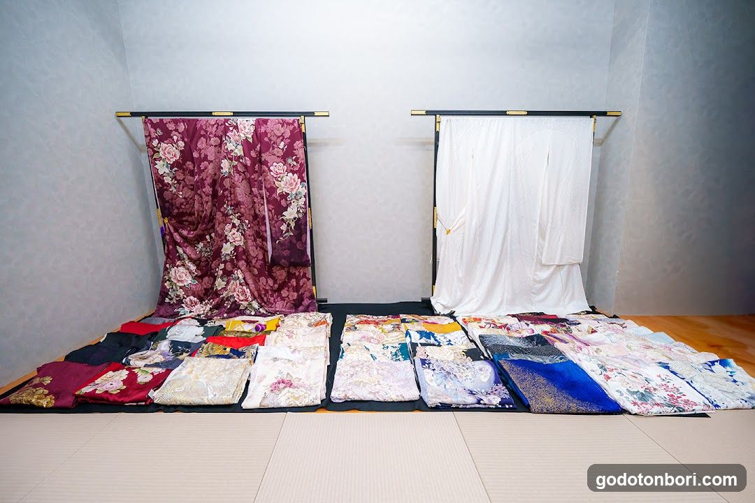 Kimonos Display