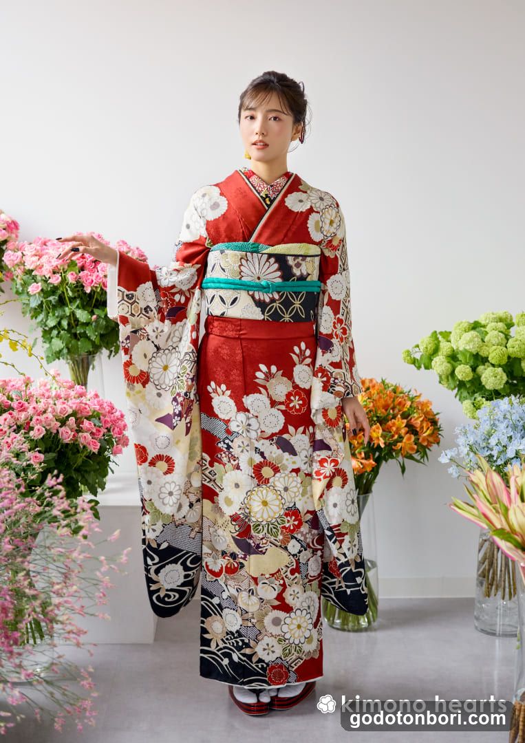 Kimono Hearts - Floral Kimono Model