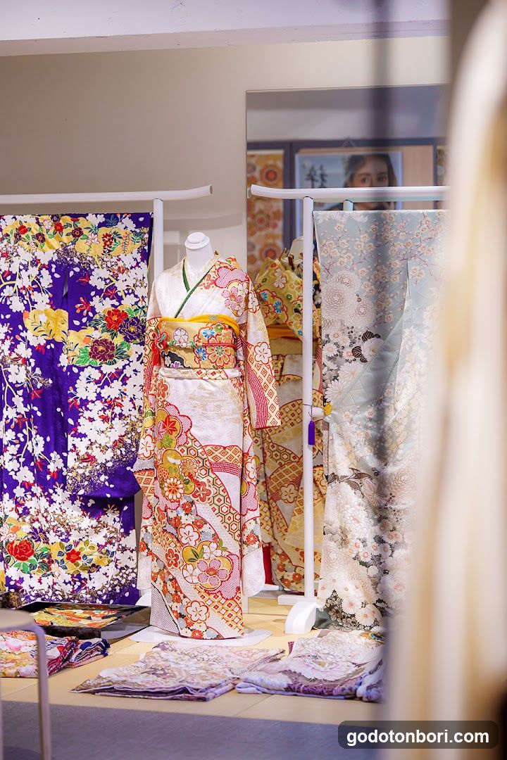 Kimonos Display