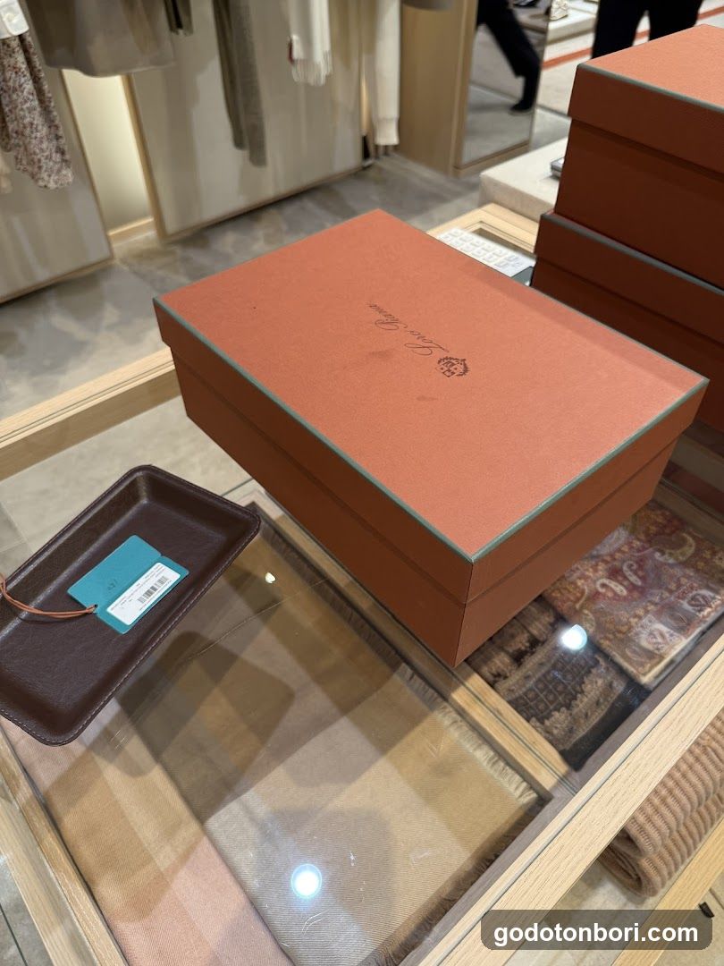 Loro Piana Daimaru Shinsaibashi Store