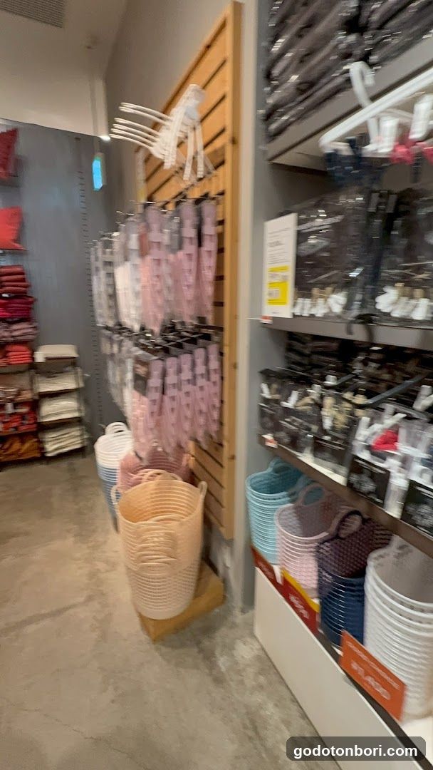 Uniqlo Namba store