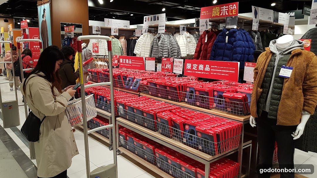 Uniqlo Namba store