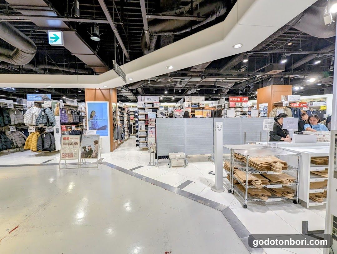 Uniqlo Namba store