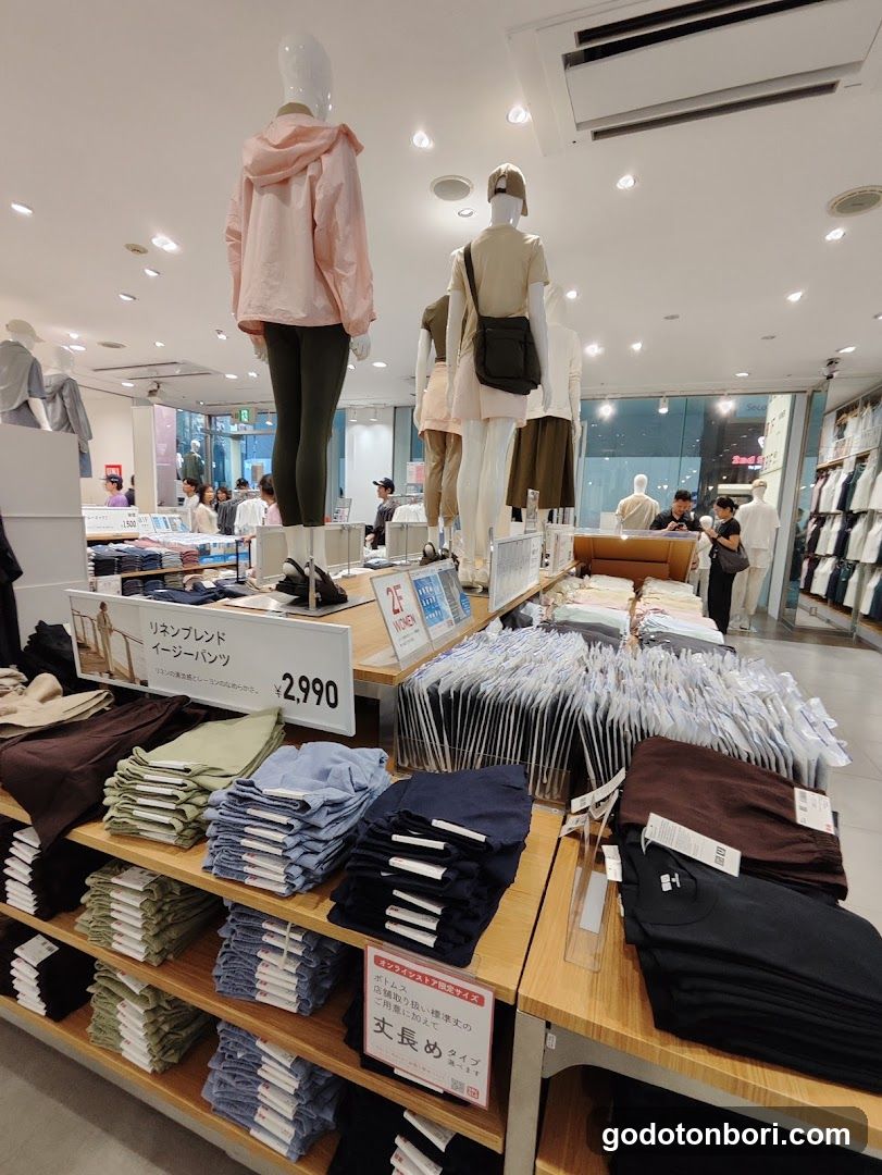 Uniqlo Namba store