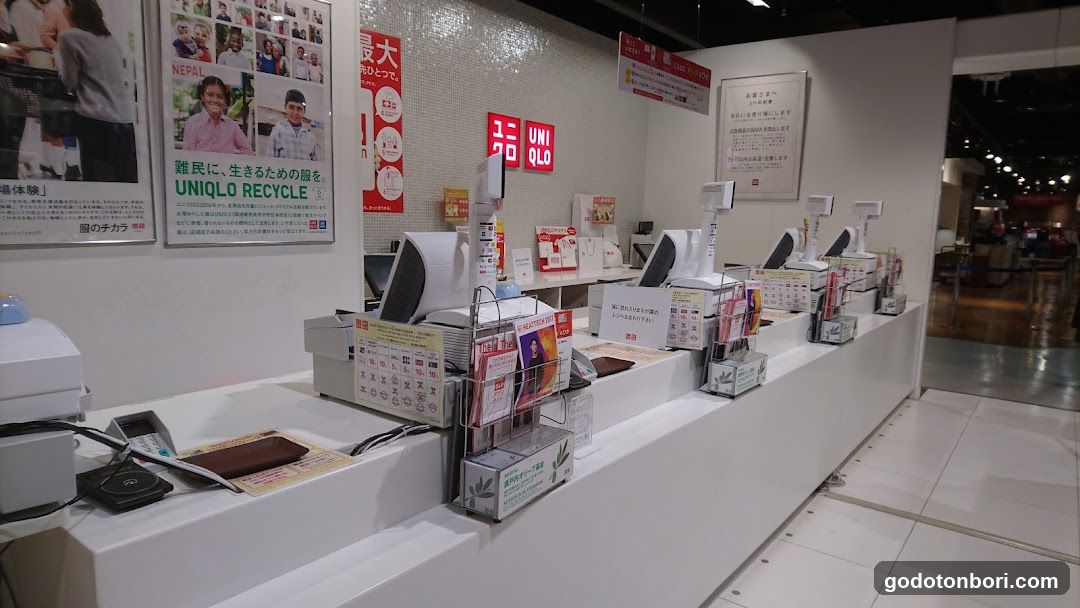 Uniqlo Namba store