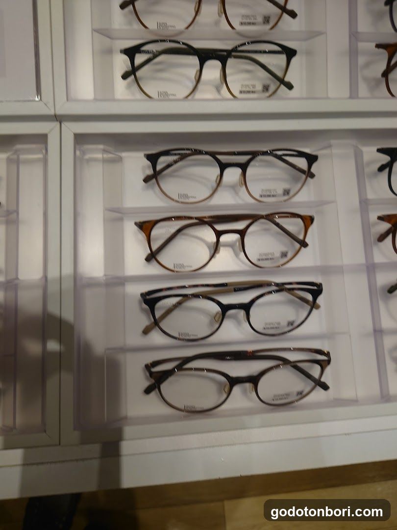Zoff Namba Marui Store