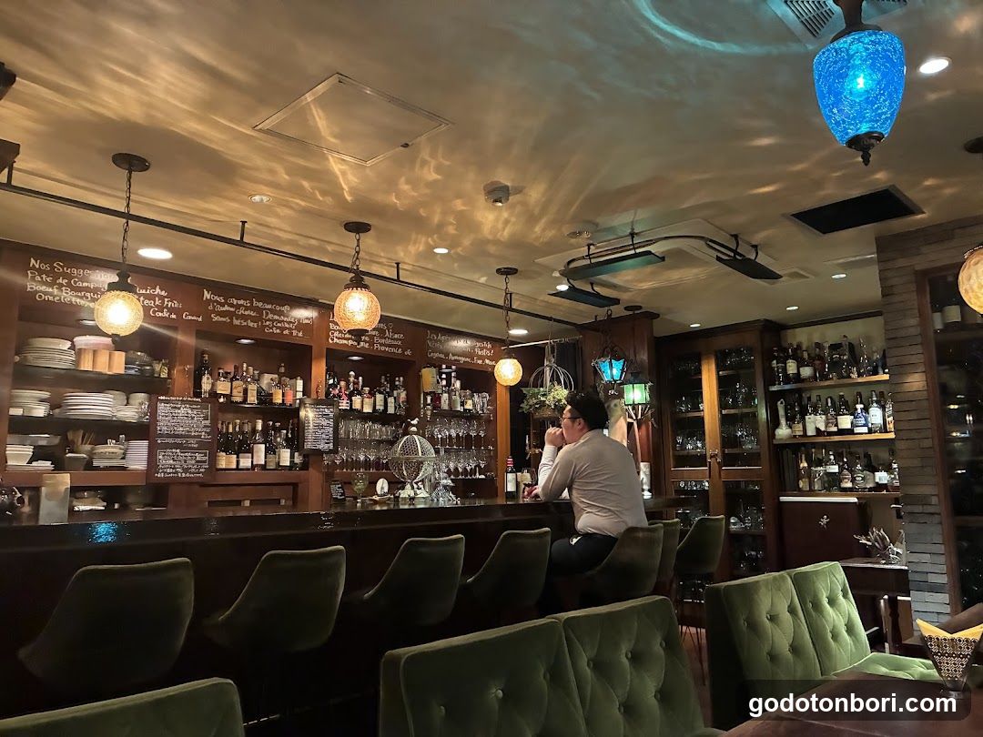フレンチバー シャノワール Bar Français Le Chat Noir