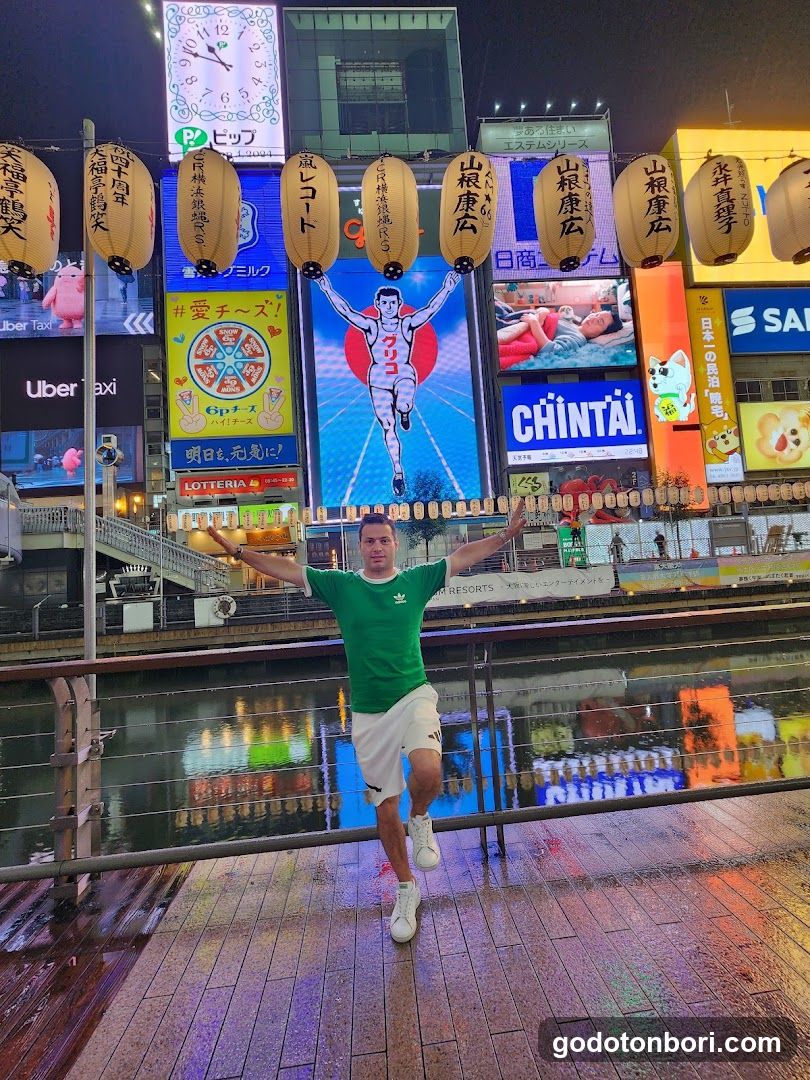 Night scene with illuminated billboards and lanterns