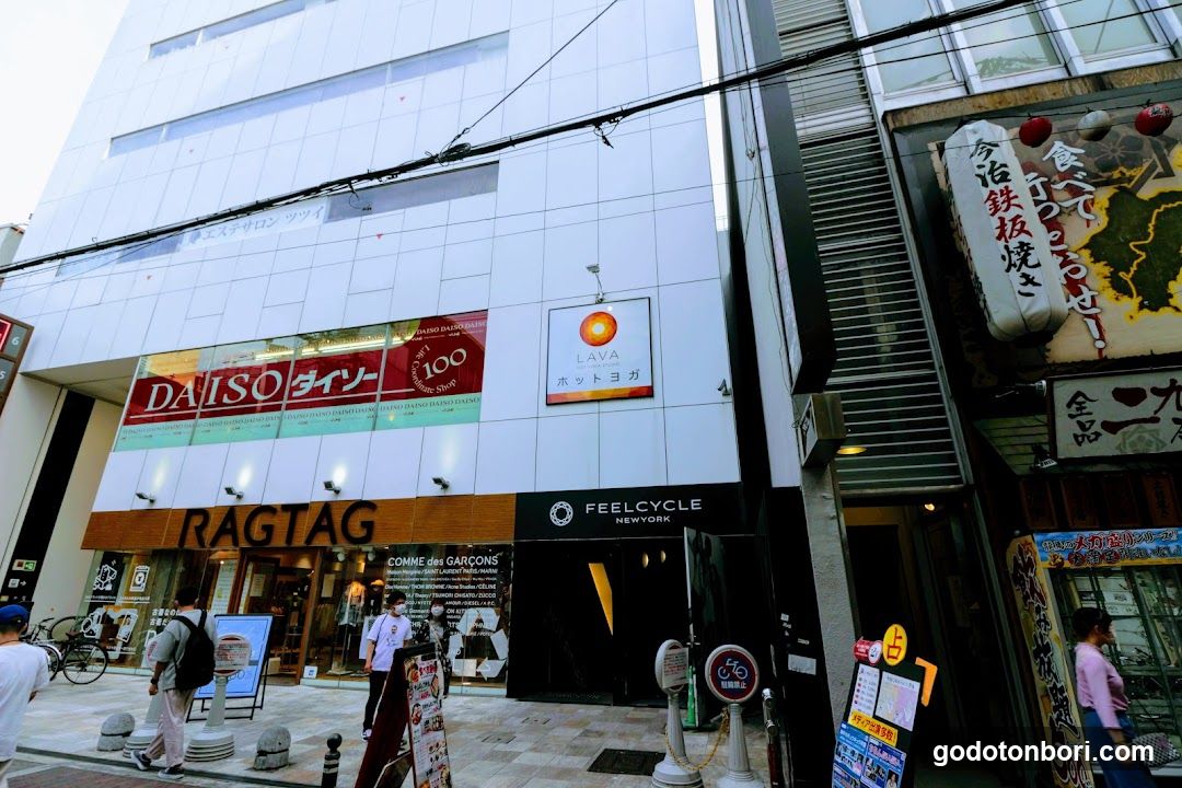 Hot-yoga studio Lava Shinsaibashi