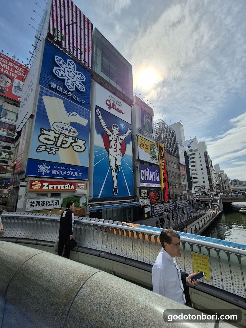 Osaka Walking Tours (Private & Group)