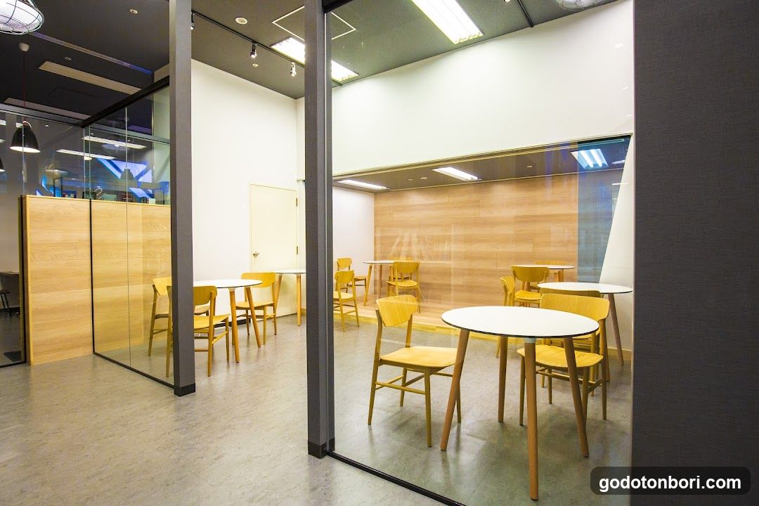 Vantan game Academy Osaka School