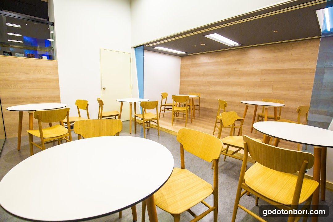 Vantan game Academy Osaka School