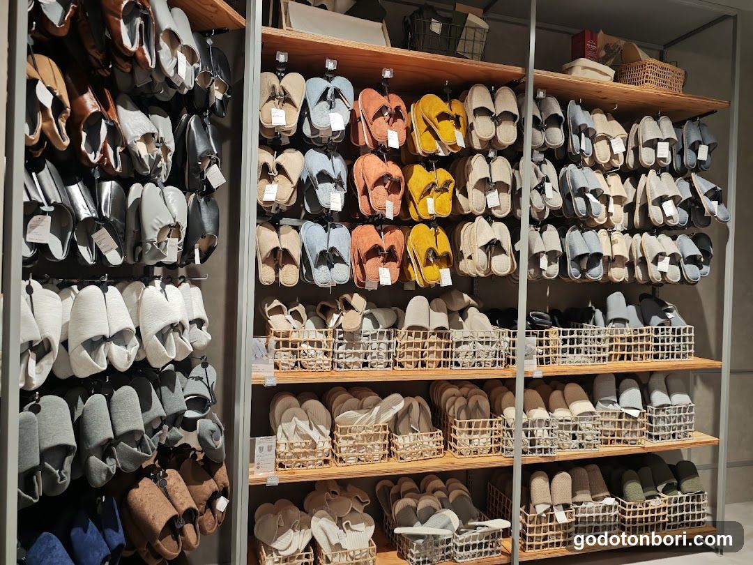 DAISO