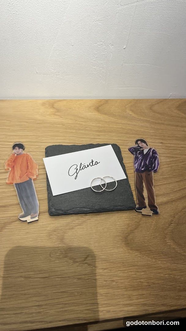 Glinto Card Display