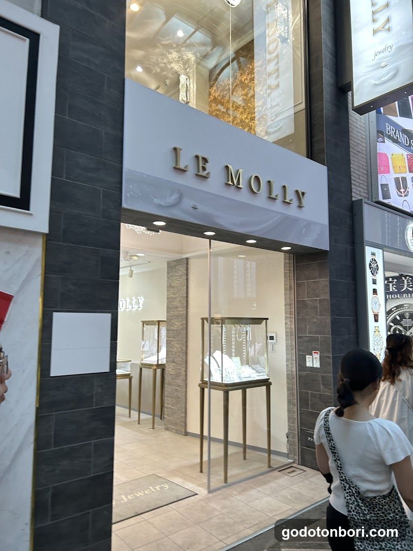 LE MOLLY