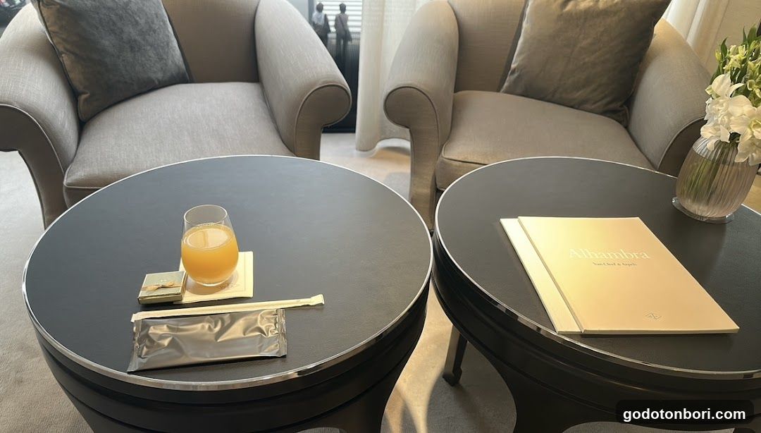 Van Cleef & Arpels (Osaka - Shinsaibashi) ヴァン クリーフ＆アーペル 心斎橋店